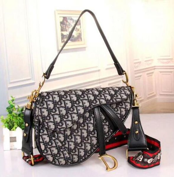 Luxury cla ic de igner handbag leather ladie houlder bag addle bag 2019 new metal backpack 
Luxury cla ic de igner handbag leather ladie houlder bag addle bag 2019 new metal backpack