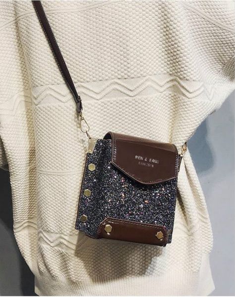 Best Selling 2020 New Wave Korean Version of Autumn and Winter Retro Wild Fashion Simple Sequined Shoulder Messenger Bag Small Square Bag
Best Selling 2020 New Wave Korean Version of Autumn and Winter Retro Wild Fashion Simple Sequined Shoulder Messenger Bag Small Square Bag