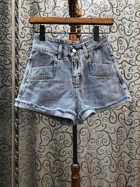 2020 early spring new women's symmetrical pocket decoration wild denim shorts leisure 409, White;black
2020 early spring new women's symmetrical pocket decoration wild denim shorts leisure 409, White;black