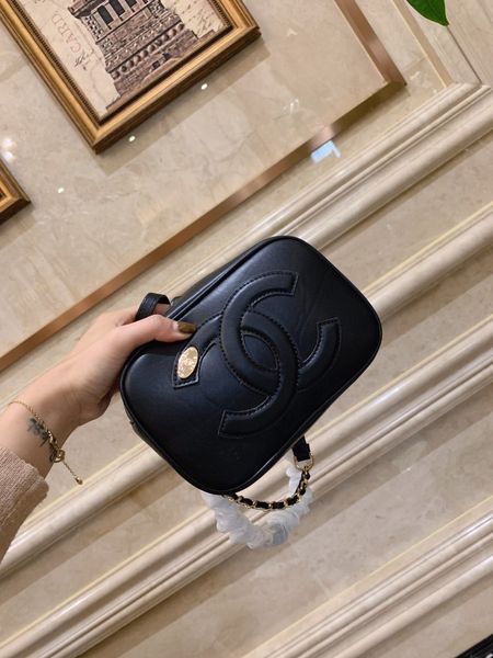 Women's shoulder bag logo iconic rhombic pattern Multi-layer convenient and practical Face value can notbesurpassed Fashion beauty preferred
Women's shoulder bag logo iconic rhombic pattern Multi-layer convenient and practical Face value can notbesurpassed Fashion beauty preferred