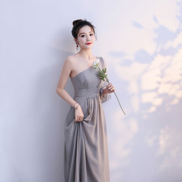 sleeveless long evening dress gray chiffon one shoulder prom gown vestidos elegantes formal dress for evening gown party, Black;red
sleeveless long evening dress gray chiffon one shoulder prom gown vestidos elegantes formal dress for evening gown party, Black;red