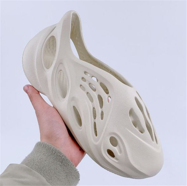 2020 foam runner sandal slipper triple black white bone resin desert sand kanye west men women fashion slides sandals shoes us 5-11 mr34
2020 foam runner sandal slipper triple black white bone resin desert sand kanye west men women fashion slides sandals shoes us 5-11 mr34