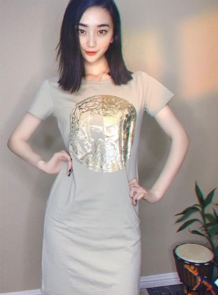 2020 summer new mid-length ms. fan t-shirt boutique mesa collector's edition vasaqi short-sleeved dress one-step skirt long skirt
2020 summer new mid-length ms. fan t-shirt boutique mesa collector's edition vasaqi short-sleeved dress one-step skirt long skirt