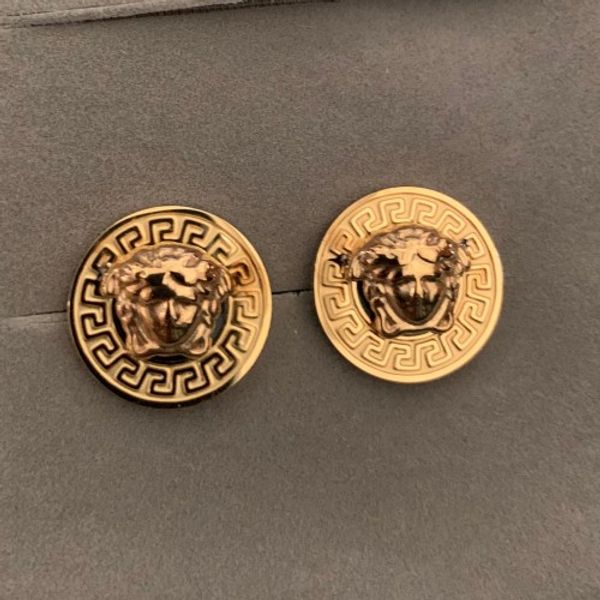 2020 new hip hop de igner tud earring 3d men ear tud earring gold ilver jewelry acce orie gift for women men
2020 new hip hop de igner tud earring 3d men ear tud earring gold ilver jewelry acce orie gift for women men