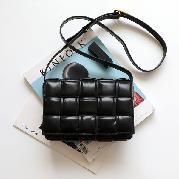 2020 новый коровьей кожи crossbody сумки для женщин популярные плетение роскошные сумки женские сумки дизайнерские сумки на ремне дамы сумки
2020 новый коровьей кожи crossbody сумки для женщин популярные плетение роскошные сумки женские сумки дизайнерские сумки на ремне дамы сумки