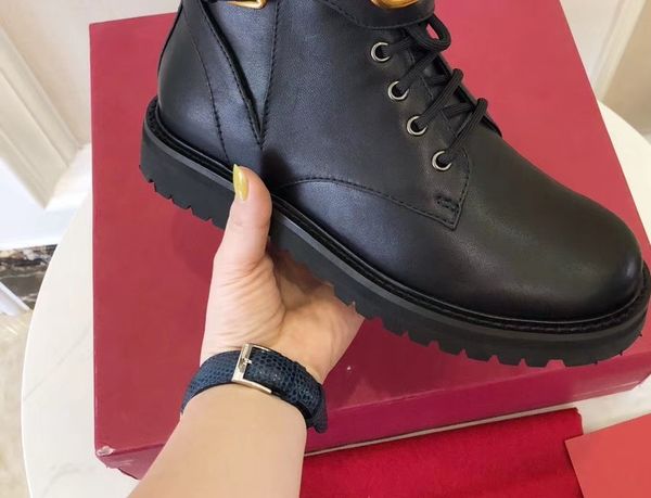 wholesale original womens designed boots( famous brand), brand sneakers, luxury shoes, made by lamb skin, Black 
wholesale original womens designed boots( famous brand), brand sneakers, luxury shoes, made by lamb skin, Black
