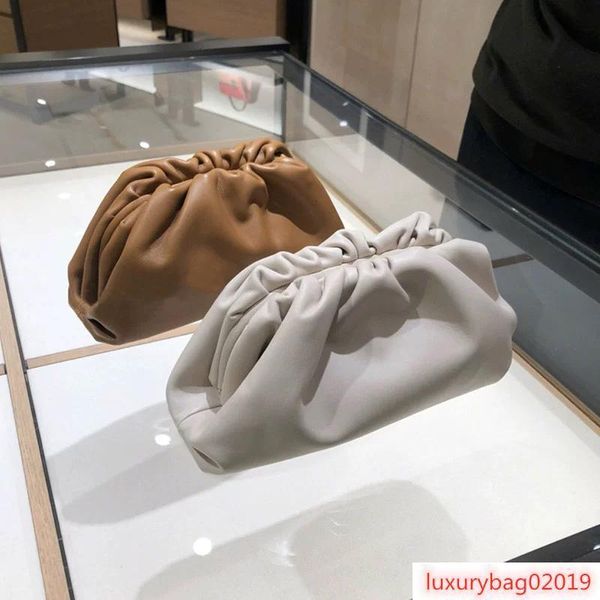 genuine cow leather cloud bag soft wrinkled dumplings shoulder messenger luxury handbags women designer clutches single shoulder oblique bag
genuine cow leather cloud bag soft wrinkled dumplings shoulder messenger luxury handbags women designer clutches single shoulder oblique bag