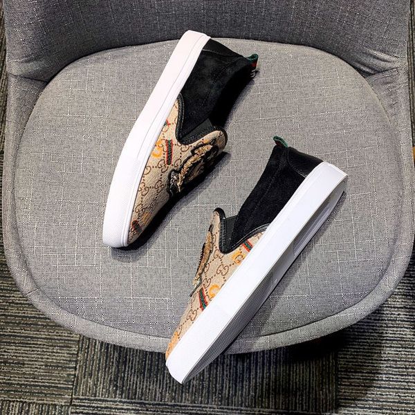 2020 men's casual shoes fashion designer sneakers lace up running shoes striped black leather embroidery rsaf
2020 men's casual shoes fashion designer sneakers lace up running shoes striped black leather embroidery rsaf