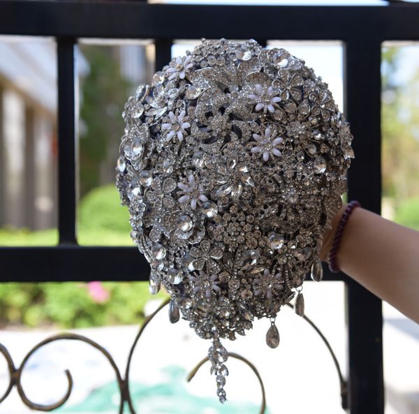 2019 luxurious full crystal bridal bouquets crystal brooch bling bling waterdrop handholding wedding events hand holds bouquet
2019 luxurious full crystal bridal bouquets crystal brooch bling bling waterdrop handholding wedding events hand holds bouquet