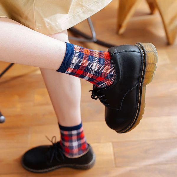 autumn and winter ladies cotton socks retro british plaid wild pile pile socks fashion cute color matching ladies tube, Black;white
autumn and winter ladies cotton socks retro british plaid wild pile pile socks fashion cute color matching ladies tube, Black;white