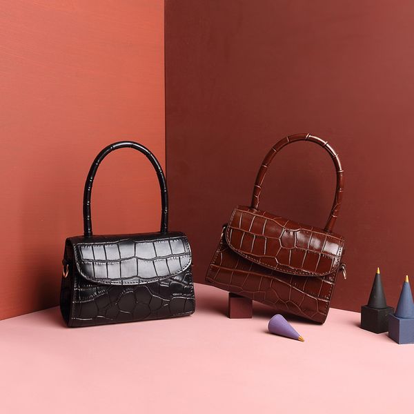 autumn and winter net red street swith the paragraph mini retro cowhide flip one shoulder slung portable small square bag
autumn and winter net red street swith the paragraph mini retro cowhide flip one shoulder slung portable small square bag