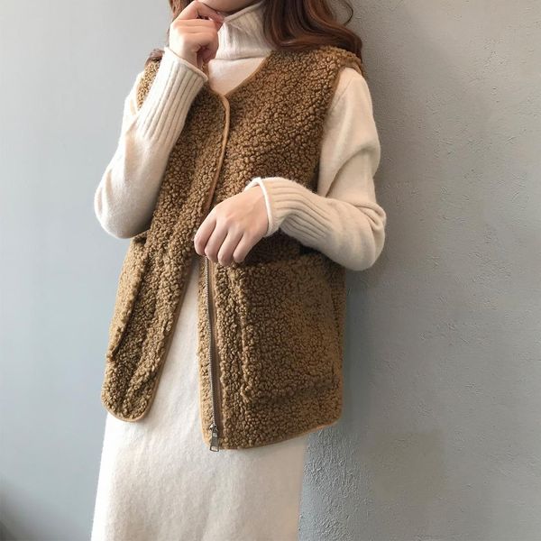 autumn and winter 2019 new lambhair vest women's han version waistcoat women winter sleeveless coats womens vest, Black;white
autumn and winter 2019 new lambhair vest women's han version waistcoat women winter sleeveless coats womens vest, Black;white