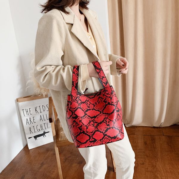 2019 tote bag fashion women hasp serpentine printing shopping bag hairball handbag phone shoulder #ng
2019 tote bag fashion women hasp serpentine printing shopping bag hairball handbag phone shoulder #ng