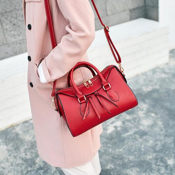 Dai Fei Bao 2019 new European and American fashion women's bags take leisure single shoulder slant handbags wholesale
Dai Fei Bao 2019 new European and American fashion women's bags take leisure single shoulder slant handbags wholesale