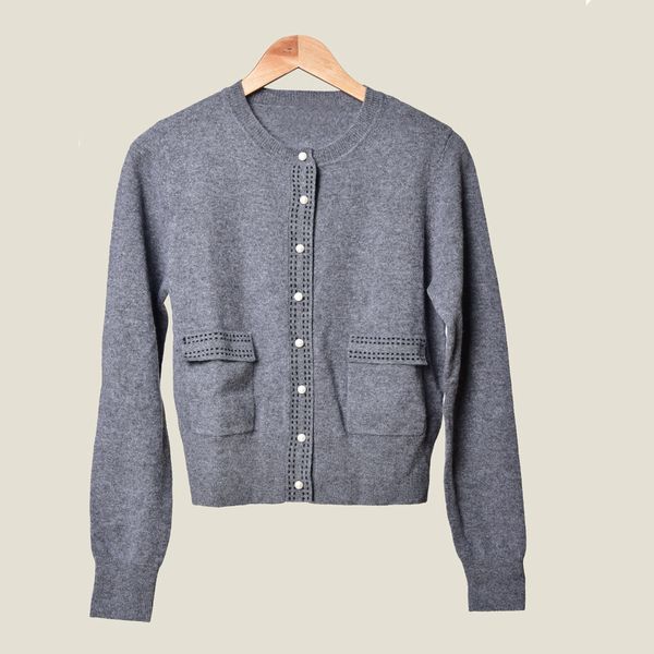 women grey knitted sweater o-neck long-sleeved single breasted knitwear cardigan with pockets, White
women grey knitted sweater o-neck long-sleeved single breasted knitwear cardigan with pockets, White