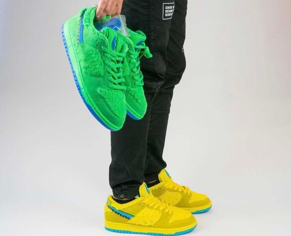 2020 new grateful dead x sb dunk low yellow bear running shoes yellow blue fury upper suede skateboarding shoes sports sneakers
2020 new grateful dead x sb dunk low yellow bear running shoes yellow blue fury upper suede skateboarding shoes sports sneakers