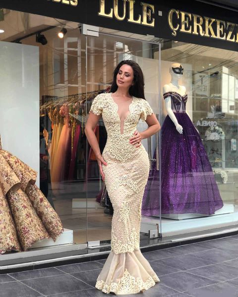 2020 arabic champagne luxurious evening dresses lace beaded pearls mermaid prom dresses formal party pageant gowns, Black;red
2020 arabic champagne luxurious evening dresses lace beaded pearls mermaid prom dresses formal party pageant gowns, Black;red
