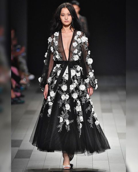 fashion black beaded long sleeves prom dresses deep v neck 3d appliqued formal dress ankle length tulle plus size evening gowns
fashion black beaded long sleeves prom dresses deep v neck 3d appliqued formal dress ankle length tulle plus size evening gowns