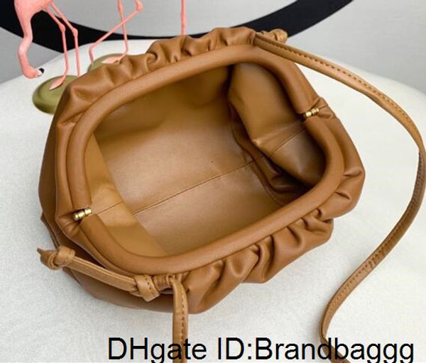 2020 newset women handbags cloud shape magnet ladies evening bags clutch women pouch genuine leather handmade girls handbag crossbody totes
2020 newset women handbags cloud shape magnet ladies evening bags clutch women pouch genuine leather handmade girls handbag crossbody totes