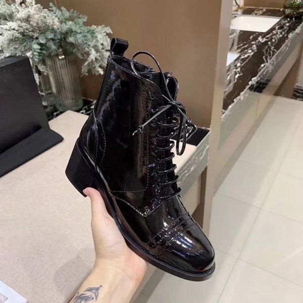 new silver zipper short ankle boots black and white fashion versatile high heel short boots size 35-39 original packaging
new silver zipper short ankle boots black and white fashion versatile high heel short boots size 35-39 original packaging