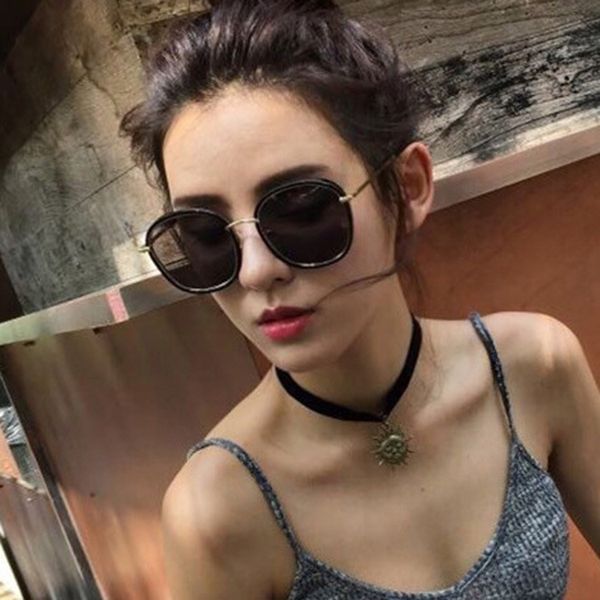 new fashion designer round frame retro luxury sunglasses colorful sunglasses women european and american fashion street shooting glasses, White;black
new fashion designer round frame retro luxury sunglasses colorful sunglasses women european and american fashion street shooting glasses, White;black