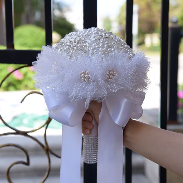 белый атлас роза цветы свадебные букеты кристалл брошь bling bling роскошные handholding свадебные события рука держит букет
белый атлас роза цветы свадебные букеты кристалл брошь bling bling роскошные handholding свадебные события рука держит букет