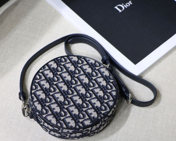 new women's one-shoulder bag high-end custom quality diagonal cross bag fashion trend leisure style silver metal accessories with detac
new women's one-shoulder bag high-end custom quality diagonal cross bag fashion trend leisure style silver metal accessories with detac