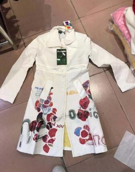 2019 deg espanhol populares logotipo senhora bordados trench coat casaco, Black
2019 deg espanhol populares logotipo senhora bordados trench coat casaco, Black
