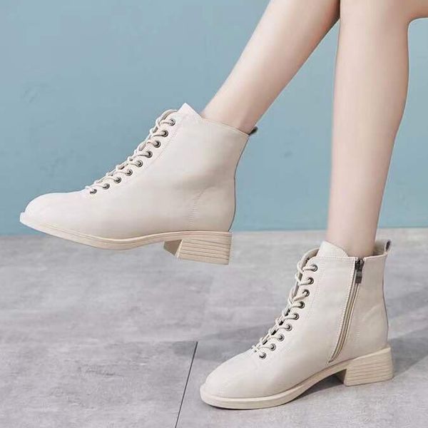 new fashion wild luxurious designer boots black white simple and comfortable martin boots size 35-40 original packaging
new fashion wild luxurious designer boots black white simple and comfortable martin boots size 35-40 original packaging