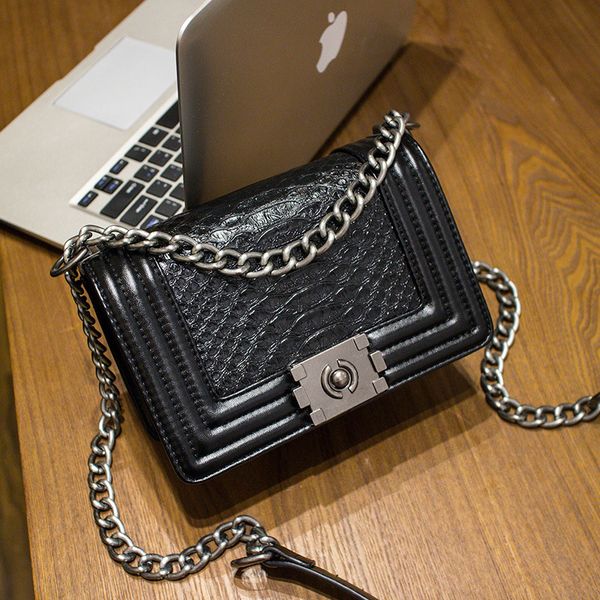 women's fashion luxurious design handbag chain mini serpentine crossbody bag shoulder bag for office daily
women's fashion luxurious design handbag chain mini serpentine crossbody bag shoulder bag for office daily
