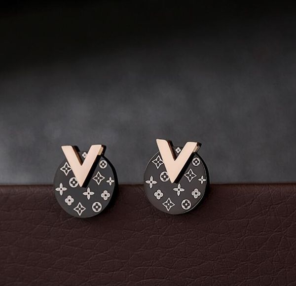 2019 New Designer Earrings Titanium Steel Stud Girls Fashion Rose Gold Letter V ear stud Free Shipping
2019 New Designer Earrings Titanium Steel Stud Girls Fashion Rose Gold Letter V ear stud Free Shipping