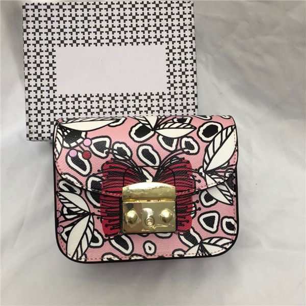new girls fashion leather messenger bag ladies printed chain shoulder bag pink butterfly graffiti cartoon small square bag
new girls fashion leather messenger bag ladies printed chain shoulder bag pink butterfly graffiti cartoon small square bag