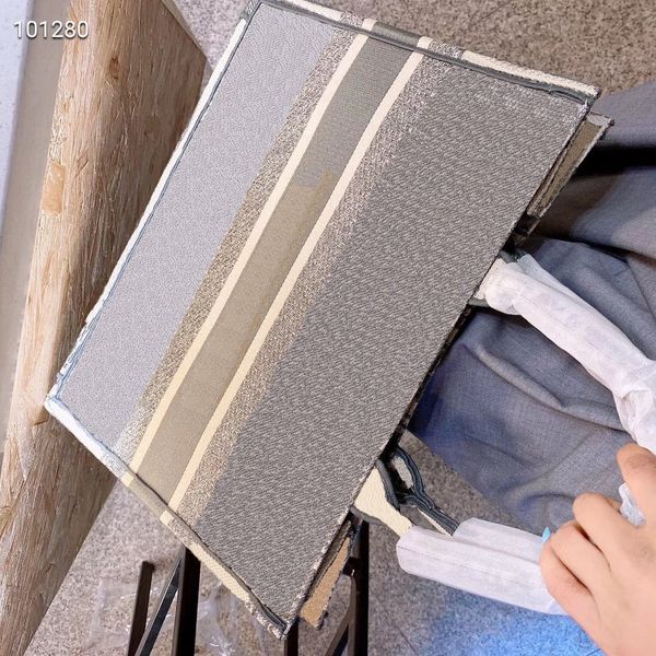 shopping bags totes 2020 fashion casual tote embroidery tote bags handbags clutch bags shopping bag 41cm
shopping bags totes 2020 fashion casual tote embroidery tote bags handbags clutch bags shopping bag 41cm