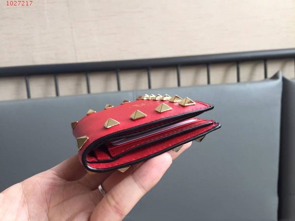 2020 Women luxury small wallets studded rivets coin purse ladys pocket girls card holder new arrival money bag Genuine leather designer
2020 Women luxury small wallets studded rivets coin purse ladys pocket girls card holder new arrival money bag Genuine leather designer
