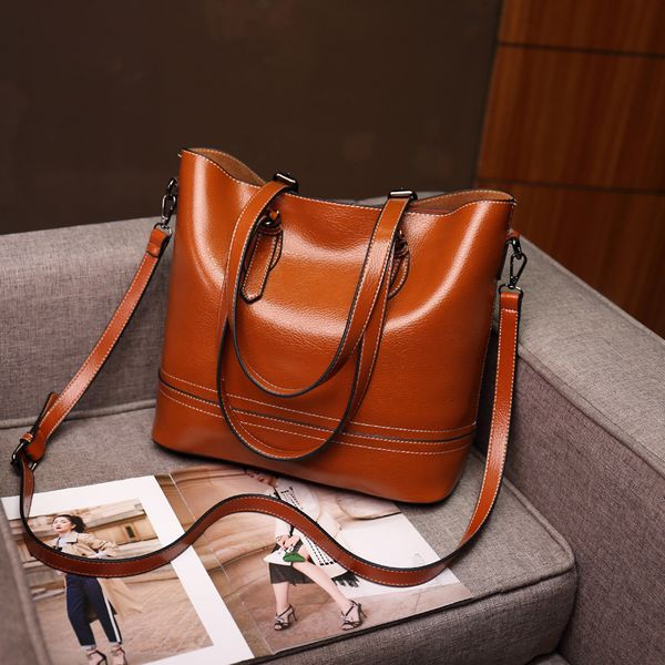 women's handbags 2020 new women's bags oil wax leather retro shoulder bags diagonally large capacity europe and america
women's handbags 2020 new women's bags oil wax leather retro shoulder bags diagonally large capacity europe and america