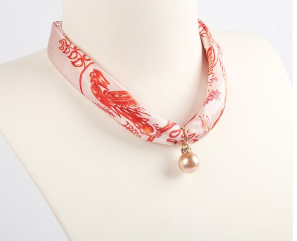 new 2020 new plant flowers and birds 100% silk fashion women' small pendant paisley lace red small square 2pieces/lot, Blue;gray
new 2020 new plant flowers and birds 100% silk fashion women' small pendant paisley lace red small square 2pieces/lot, Blue;gray