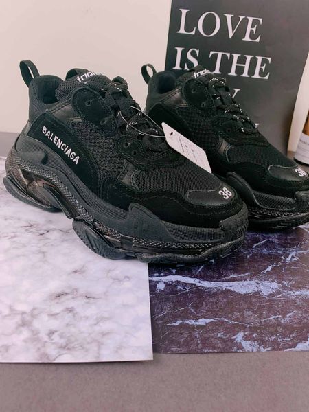 2020 breathable crystal bottom casual shoes triple s track 2.0 old dad sneaker combination nitrogen outsole mens women tripler sneakers, Black
2020 breathable crystal bottom casual shoes triple s track 2.0 old dad sneaker combination nitrogen outsole mens women tripler sneakers, Black