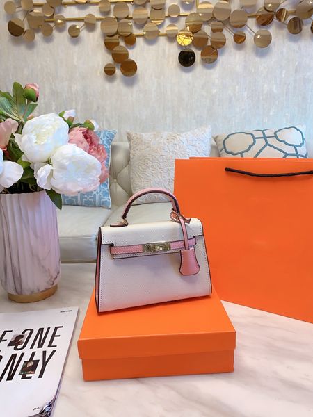 2020high-end quality temperament lady matching color hand and palm pony handbag shoulder bag crossbody bag with a box 133558
2020high-end quality temperament lady matching color hand and palm pony handbag shoulder bag crossbody bag with a box 133558