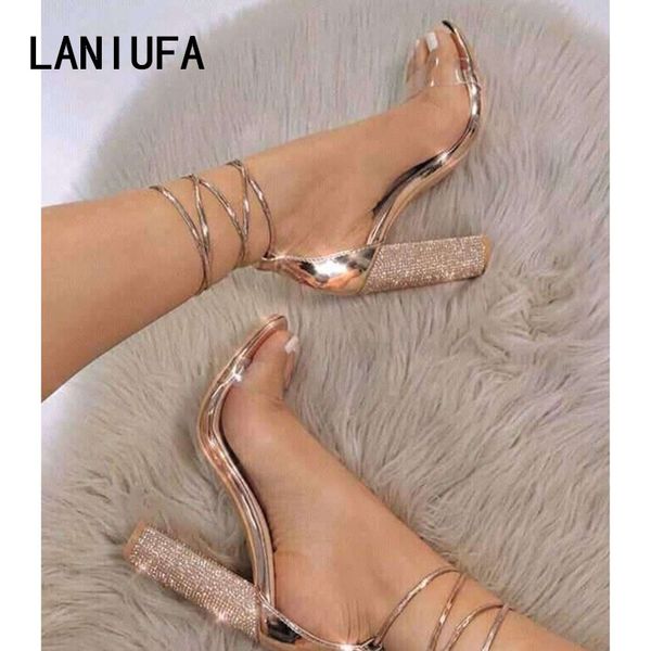 tamaño grande 34-43 mujeres sandalias de tacón vendaje strass correa de tobillo bombas tacones súper altos 11 cm tacones cuadrados zapatos, Black
tamaño grande 34-43 mujeres sandalias de tacón vendaje strass correa de tobillo bombas tacones súper altos 11 cm tacones cuadrados zapatos, Black