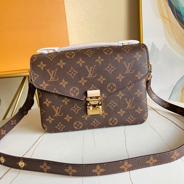 classic lady's handbag 7a high-end custom quality handbag fashion business casual style metal accessories with long shoulder strap
classic lady's handbag 7a high-end custom quality handbag fashion business casual style metal accessories with long shoulder strap