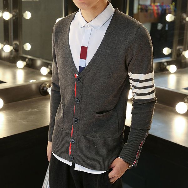 2019 men's cultivate one's morality show thin single-breasted thin knit cardigan sweater autumn new buttons, White;black
2019 men's cultivate one's morality show thin single-breasted thin knit cardigan sweater autumn new buttons, White;black