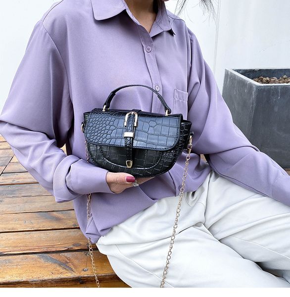 2020 new shoulder bag fashion female bag personality chain shoulder messenger armpit buckle zipper
2020 new shoulder bag fashion female bag personality chain shoulder messenger armpit buckle zipper