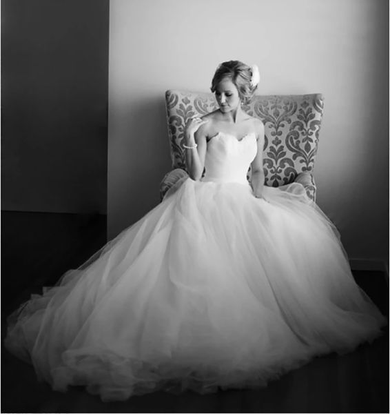 classic design princess ball gown wedding dresses 2020 vintage fancy tulle sweep train bridal gowns customize plus size, White
classic design princess ball gown wedding dresses 2020 vintage fancy tulle sweep train bridal gowns customize plus size, White