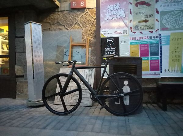 fixie велосипед городской велосипед трек кадр с алюминиевым вилочные 4 спиц из магниевого сплава rim дорожный велосипед неподвижный механизм
fixie велосипед городской велосипед трек кадр с алюминиевым вилочные 4 спиц из магниевого сплава rim дорожный велосипед неподвижный механизм
