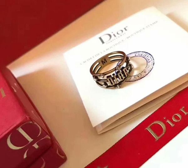 новая мода d женщины кольца размера d письмо стилей кец 6-8 три слоя выдалбливают бриллиантовое кольцо сверху, Golden;silver 
новая мода d женщины кольца размера d письмо стилей кец 6-8 три слоя выдалбливают бриллиантовое кольцо сверху, Golden;silver