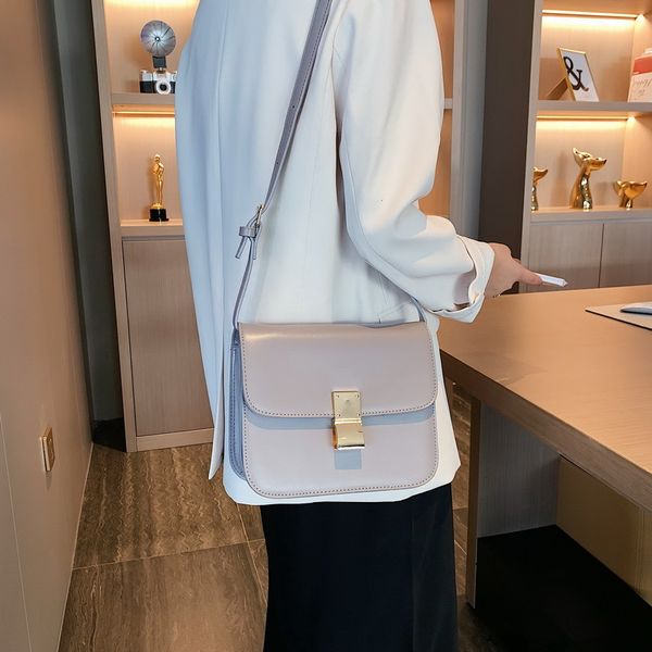 2020 new women's shoulder bag korean fashion lock small square bag commuter messenger tofu
2020 new women's shoulder bag korean fashion lock small square bag commuter messenger tofu