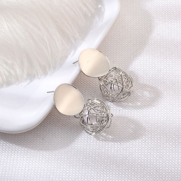 wholesale-l punk style geometric pearl ball stud earrings for women girl metal woven hanging dangle earring modern jewelry gift, Silver
wholesale-l punk style geometric pearl ball stud earrings for women girl metal woven hanging dangle earring modern jewelry gift, Silver