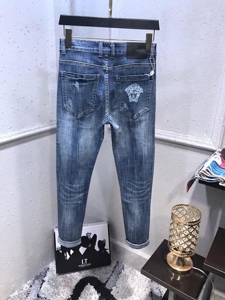 2019ss summer french solid classic style luxury jeans slim fit motorcycle biker denim men's fashion designer jeans sz 29-38, Blue
2019ss summer french solid classic style luxury jeans slim fit motorcycle biker denim men's fashion designer jeans sz 29-38, Blue