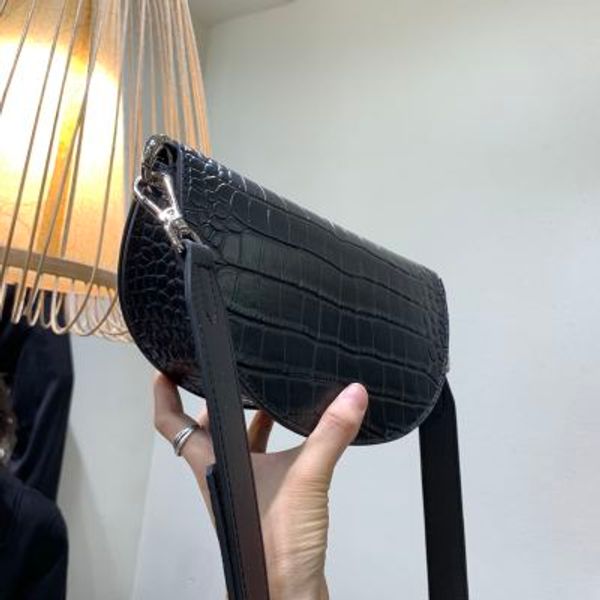 fashion alligator leather saddle bag women shoulder bags small round handbag female chain sling crossbody bags
fashion alligator leather saddle bag women shoulder bags small round handbag female chain sling crossbody bags