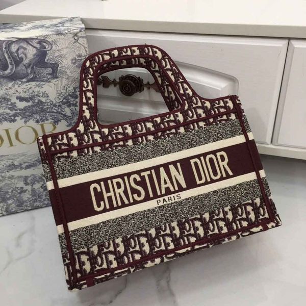 завод оптовой 2019 новая сумка крест шаблон искусственной кожи оболочки цепи сумки на ремне сумка модница 27 * 18 * 11см
завод оптовой 2019 новая сумка крест шаблон искусственной кожи оболочки цепи сумки на ремне сумка модница 27 * 18 * 11см